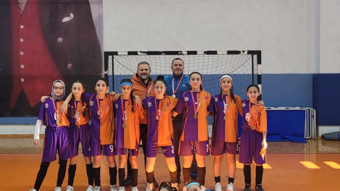 Okulumuz Kız Futsal Takımı Konya Şampiyonu Olmuştur..